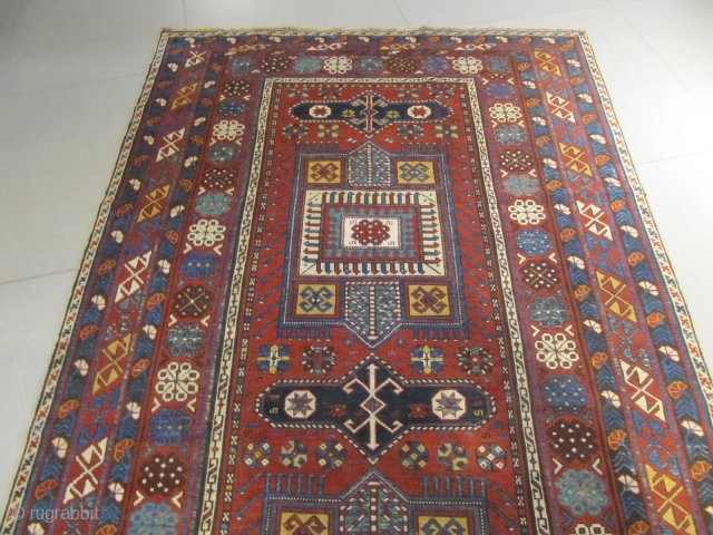 ref: 174 / CHIRVAN CHADJLI CAUCASIAN ANTIQUE RUG 19TH CENTURY, perfect restored condition
Size: 2.85 X 1.55  /  9' X 5'           