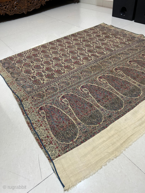 Beautiful antique Kashmir shawl for sale dated 1750-1800 
Size 280 cm by  140 cm very good condition 
Kindly ask the price 
Thanks          