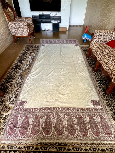 Exceptional antique Indian
Kashmir shawl known as Jaipuri 18th century it's
in stunning condition best thin weaving and very
light weight it measures 320 by 135cm price on request       