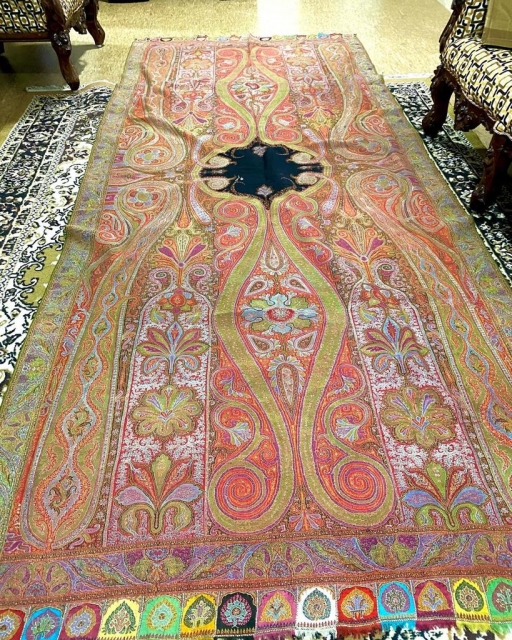 Another beautiful antique Kashmir shawl dated 1800-1850 in excellent condition. Colours are also good  pictures taken at night so somewhere black shades can be seen. I ship it worldwide also i  ...