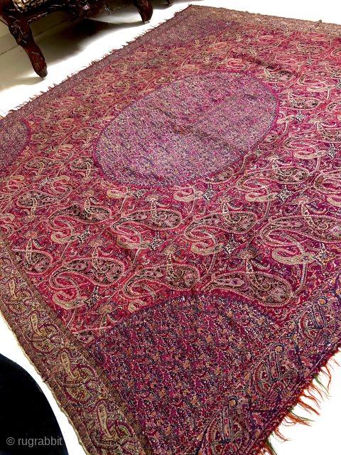 Very beautiful antique Kashmir moon shawl dated 1800-1850 in perfect condition 
Fine colours no holes dimensions are 170 cm by 170 cm           
