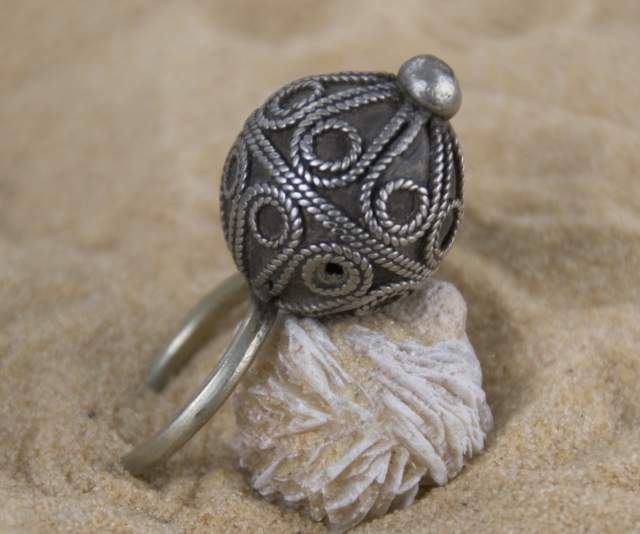 Old Berber pure silver, hand made,  balloon ring from South Morocco, Tata.

size: ring diameter: 1,8 cm 

ballon height: 2,5 cm

weight gr. 50 - 

 - Shipping by recorded mail is including  ...