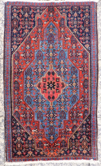 An extremely fine little rug or pushti with Herati pattern. The blue is to "dye" for, all with natural colours and is in mint condition. 107x63 cms (A1812028).

Please get in touch or  ...