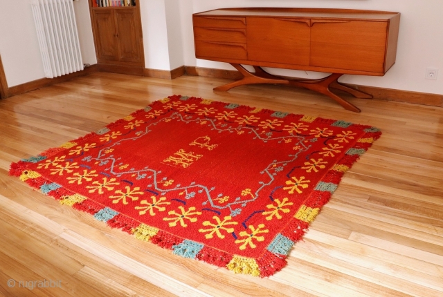 Alpujarran rugs were domestic items generally woven for personal use, a tradition that remained in Southern Spain (the muslims stayed for 800 years in Spain and left a strong cultural and social  ...