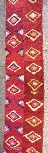 A very funky Julkhyr from North East Afghanistán woven by Uzbek women. Woven in two strips and sewn together. This julkhyr will chear up any home! 305x66 cms, (A1812064).
Please get in touch  ...