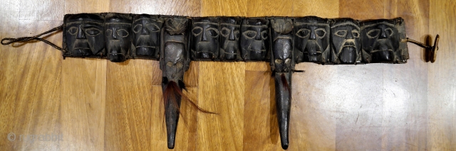 An extremelly rare (and spooky!) Nagaland head hunters belt made with light weight wood, plant fibre and hair. The faces, each one different, are terrifying... A very collectable piece of great ethnographic  ...