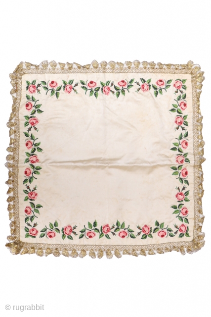 This Spanish pall ("palia"in Spanish) or chalice cover from the 1800s  is embroidered with floral motifs on a fine silk fabric. In perfect state of conservation.A pall is the square piece  ...