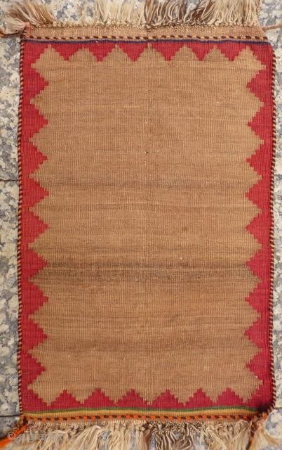 A little minimalist Qashqai kilim with an undyed field. 67x43 cms (K1705457).                     