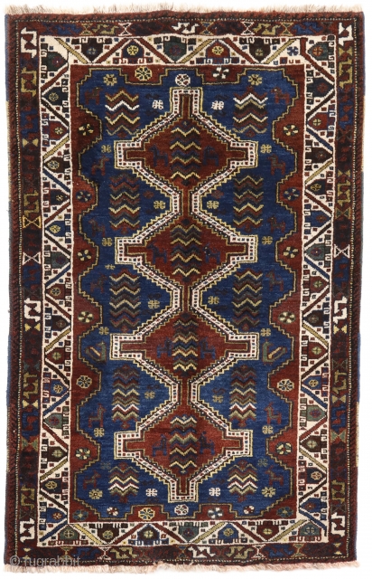 Woven by a woman from the Laberduni Arab tribe of southern Iran. All the dyes are natural, with a spectacular blue and ochre colour. The wool is soft and shiny. In mint  ...