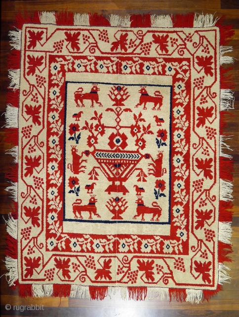 Alpujarran rugs were domestic items generally woven for personal use, a tradition that remained in Southern Spain (the muslims stayed for 800 years in Spain and left a strong cultural and social  ...