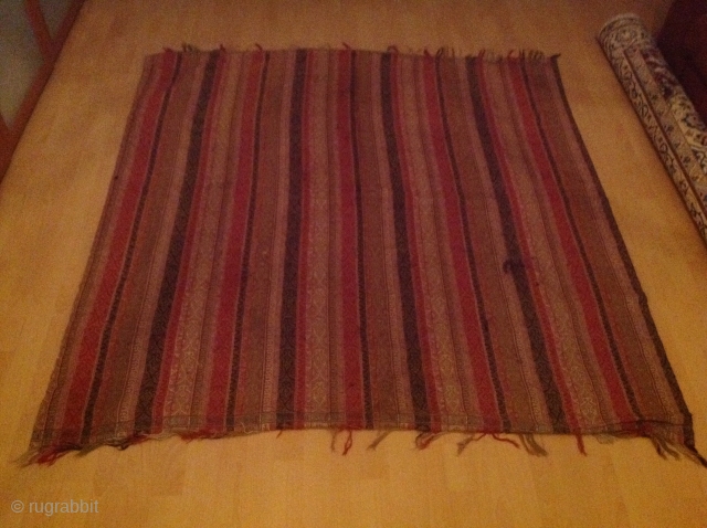 Antique shawl
160cmx150cm                               