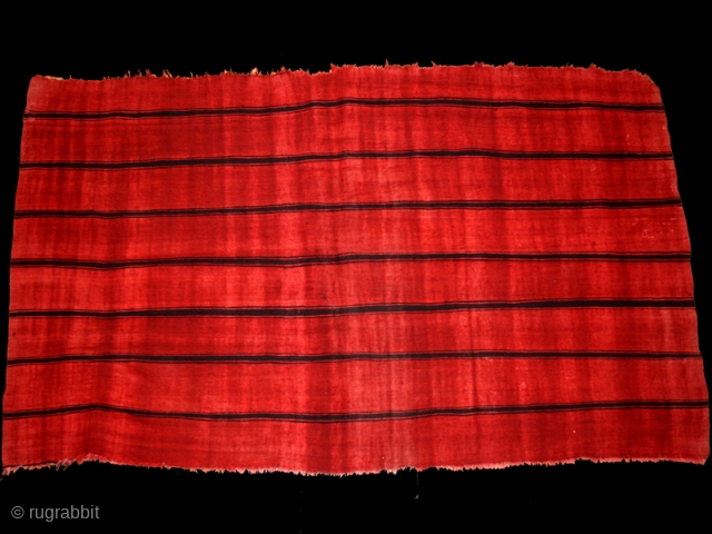 Woman's shawl Ajar cod. 0554. Wool, cotton, traditional dyes. Gafsa area. Tunisia. Early 20th. century. Very good condition with some very small holes. Cm. 90 x 140 (3' x 4'7").
The Ajar is  ...