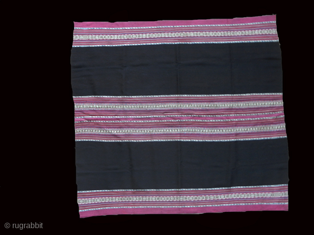 Aymara “Awayo” woman's shawl mantle cod. 0844, Sica Sica Region, Dept. of La Paz, Late 19th C. Bolivia. Natural dyes, alpaca. . Size cm. 114 x 122 (3’9” x 4’0”).
A typical woman ...