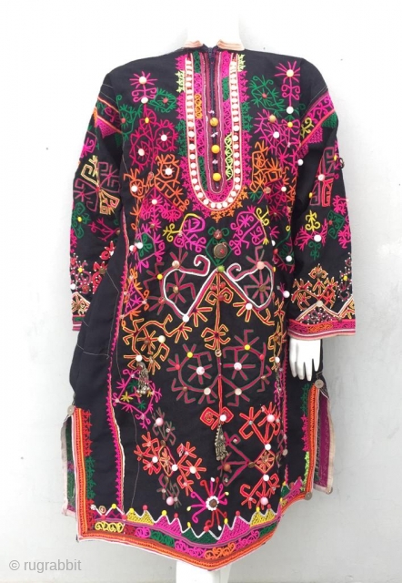 Tribal Kohistan valley hand embroidered vintage woman dress 
In excellent condition, no damage , no discoloration  , no odour or bad smell.          