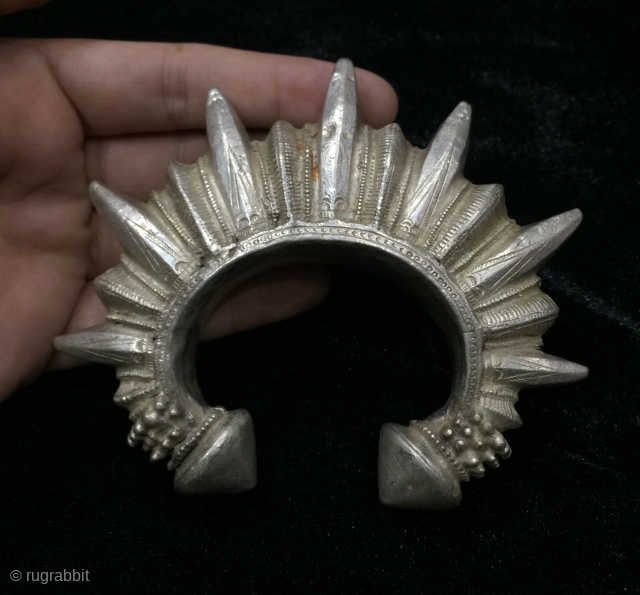 Tribal antique rare indus kohistan valley high quality silver 
Ghokru spike cuff. 
Weight 
137 gram
                  