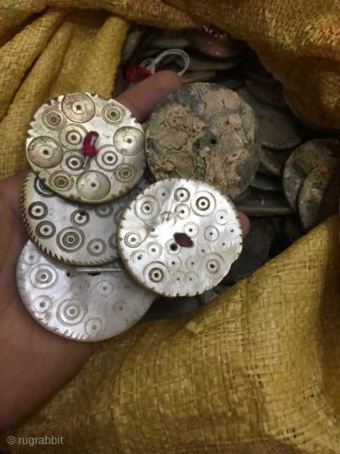 Antique mother of pearl buttons from gilgit , Pakistan.
Each piece is in excellent condition 
                  