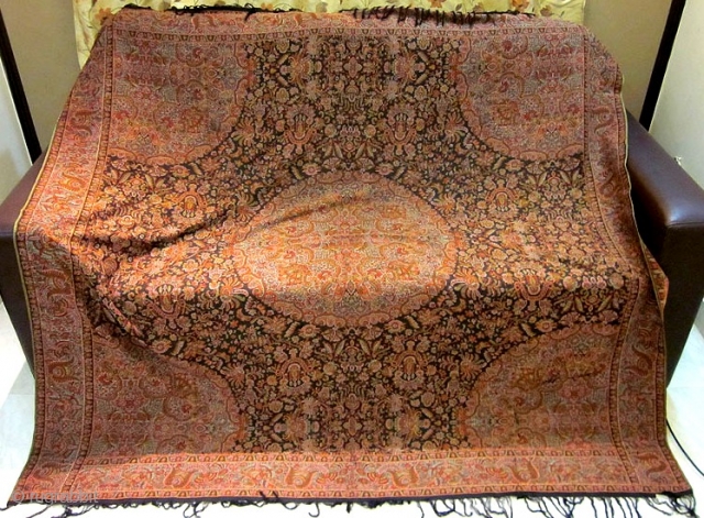 Square Indian Paisley shawl size 68*70inches.
Perfect condition                          