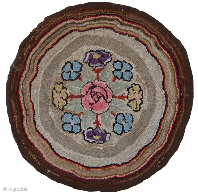 #1C16  Hand made antique round American hooked rug 2.4' ( 74cm ) 1900.C
                   