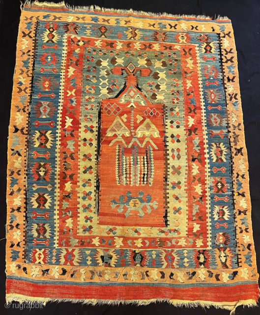 Early Anatolian Aydın Kilim 146x120 cm                           
