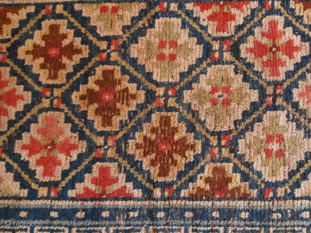 Old tibetan rug
Size cm. 125*70
P.cat                            
