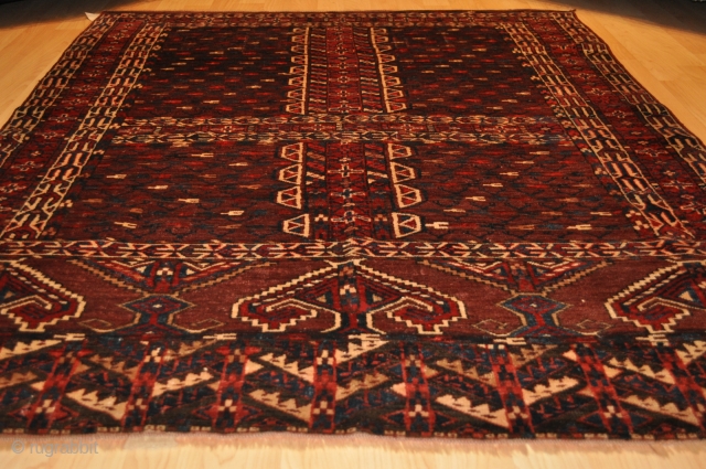 4'4" x 5'7" Turkmen Hatchli in great condition                         