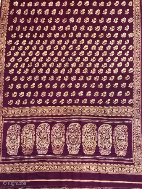 Vintage Baluchuri sari from  Murshidabad district of West Bengal India 1900c. With nice paisley design in pallu and flower buttis allover the size of this sari is 443 cms.   