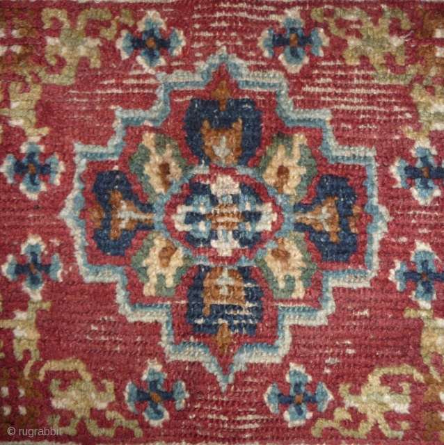 a good ancient tibetan mat, nice natural colours and wool, the central cross design has maybe nothing to do with the double dordje; it  exist already in very  early time  ...