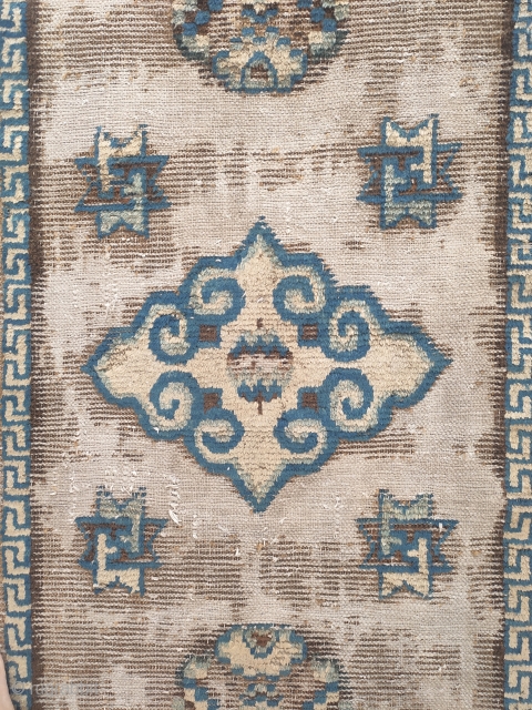 ming dynastie rug, not ningxia..
design and chromaticity obviously related to some example found in the litterature and which have been attributed to the 16th century. a survivor of an extremly rare group  ...