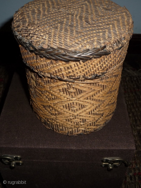 19th century central african baskestry weave are quite rare todays. as shown here it has condition problem but it is still a complete very collectable object from congo. made for this special  ...