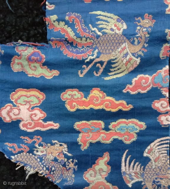 early qing dynastie ca 1700 chinese  imperial silk fragment with terrific colors, 2different kinf of gilded threads  not expensive            