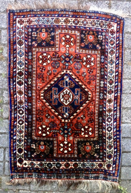 Double niche rug. Qashqai or Basseri?

119x81cm/ 3' 11" x 2' 8''                      