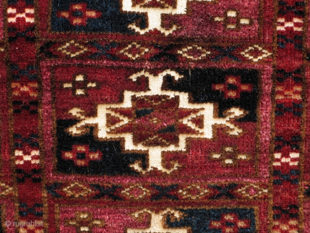 Mid 19th century Tekke Aina Kap.
Exquisitely woven dowry piece with
a floppy handle and great wool.                  