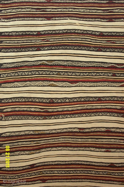 Exquisitely executed and rare Qashqai Kelim from
the 1st quarter of the 20th century. The correct
attribution is Morrocan Beni Quarain rather than
Qashqai.
(i.e. Dimensions 5'10" X 3'2")        