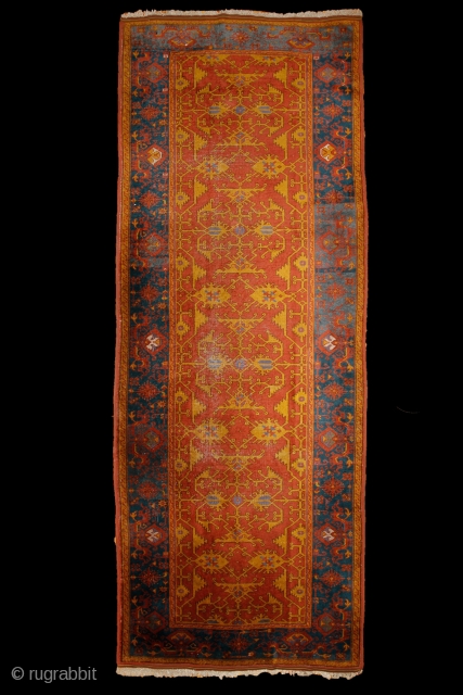 "Lotto" Ushak, late 19th century, 380x145cm
Beautiful cloud-band bordure with stylized, mythological animal figures. Different shades of nice greenish blues.
Perfect condition, original, intact selvages and kilim-ends. The only one problem can be seen  ...