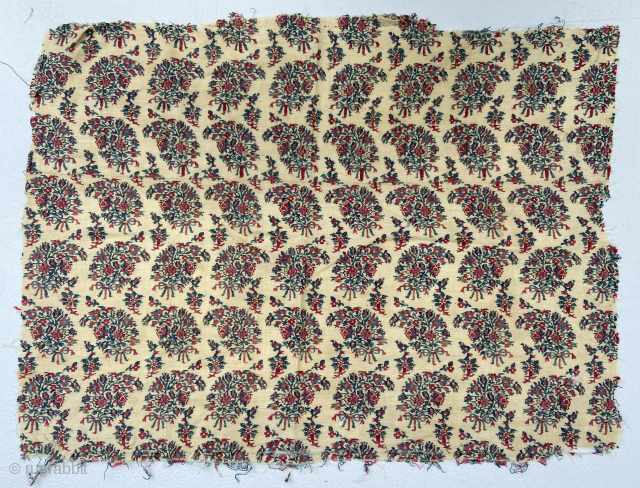 Ivory ground kashmir fragment; 62 x 47 cm; peparethos@xsmail.com                        