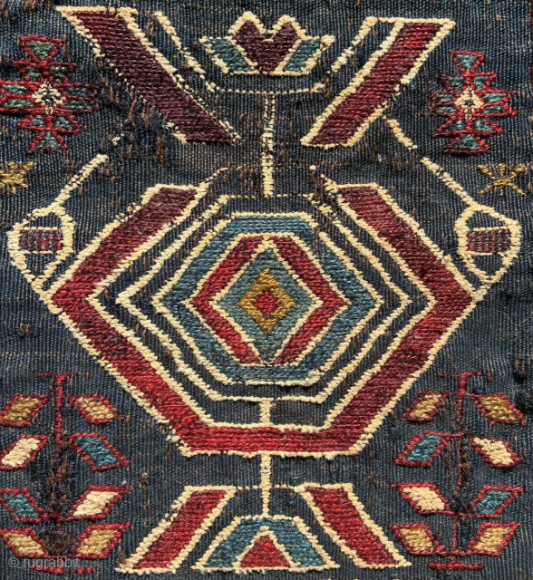 North west persian khorjin half (face, back and some closure system), 40 x 35 cm. Email: peparethos@xsmail.com