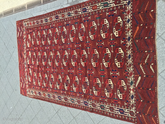 Antique Yomut tauk nuska gul main carpet. 19th.c.   At some places repaired in professional way.  Very good condition for its age.  284 X 1,68 m.    