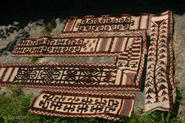 19th century beautiful Yomud Tent Band. All in all 4 pieces of the same Band. Longest piece 3,15 cm. The 3 other pieces measure between 70 cm and 90 cm .Not for  ...