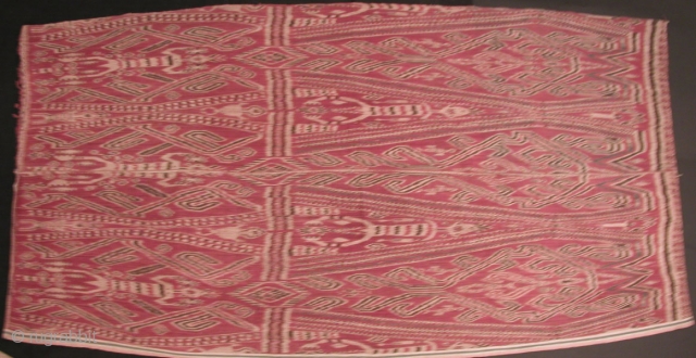 T-0510

Pua; Borneo, Iban Dayak. Handspun cotton warp, with Ikat figures and geometric designs.

222 x 113 cm

Circa 1920

Provenance: Former collection of the late John Brian Brake        