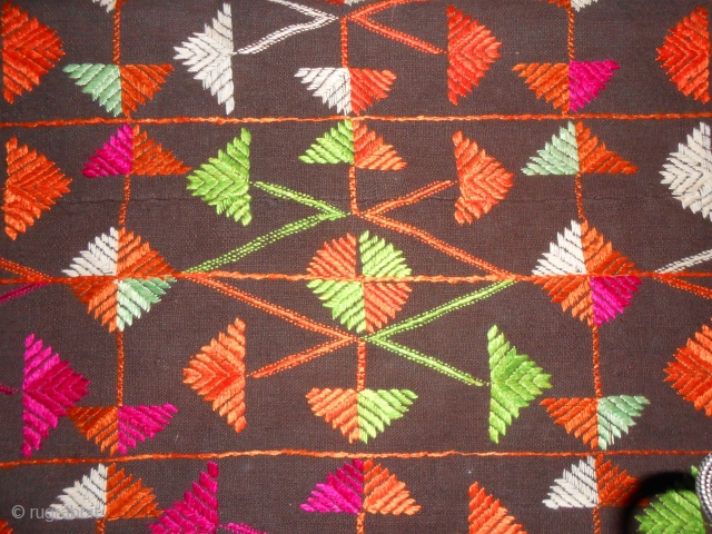 Phulkari bagh, Swath valley, Punjab, early 20th c.
Floss silk on cotton, cm 250 x 135. Perfect condition.
Thanks for watching!              