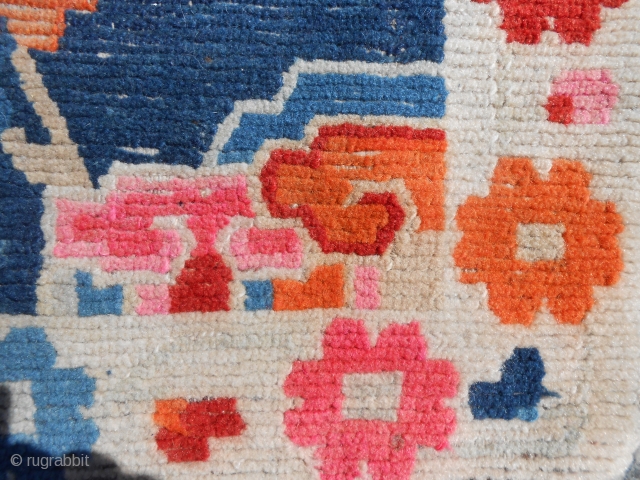 Tibetan mat, first half 20th c.
cm 63 x 54, cotton warp, wool weft, wool pile; 340 knots per dms.
Used as top saddle rug (tib: masho, pr. smag-shol)      