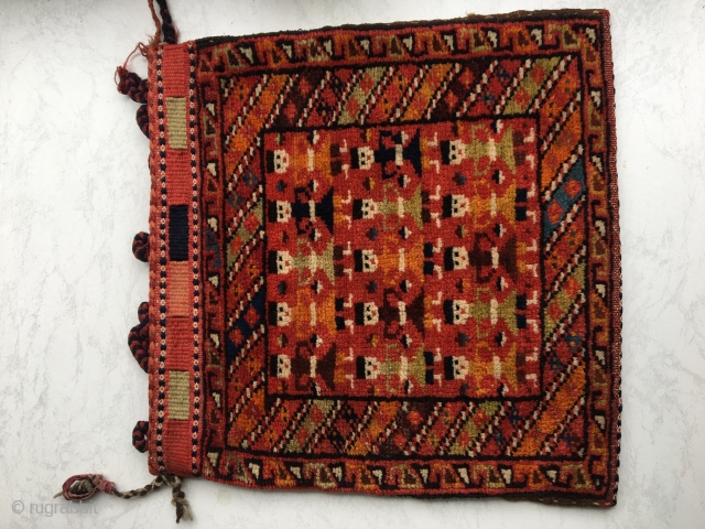 An exceptional Qashghayi bag face about 100 years,very unusuall design,in a mint condition,one moth spot,51x50 cm,pls not to hesitate to ask me any question.shipment from Munich-Germany       