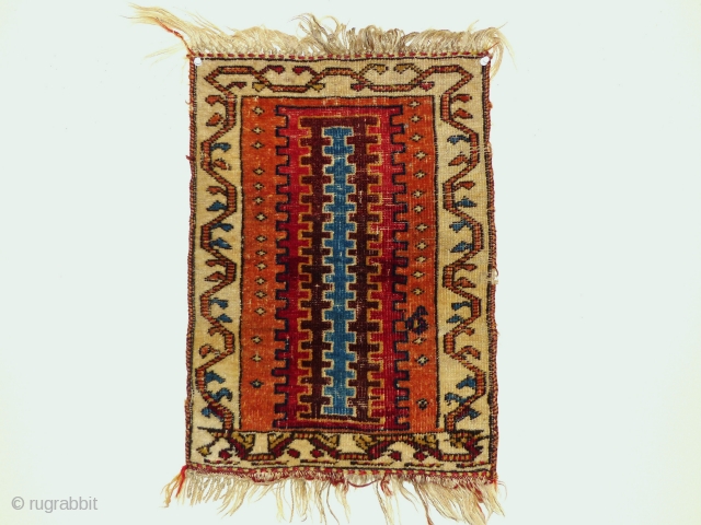  19th century Small Ghashgai rug from southern Persia.All natural color's. 
size 55 x 39 cm. 
                