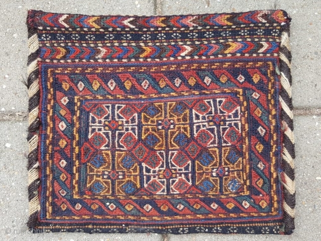 Bachtiari Sumak chanteh around 1920. Perfect natural colors and condition. Wool on wool. Size: 27 x 32 cm               