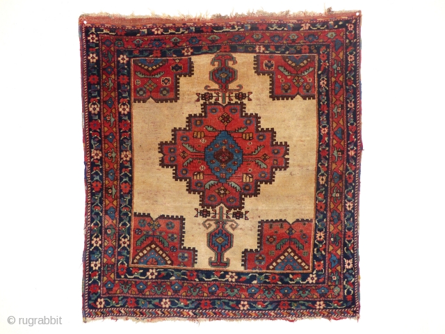Kleine Afshar tapijt, uit eind 19e eeuw, met fantastische kleuren en zeldzame afmeting, afmeting: 110x100 cm                 