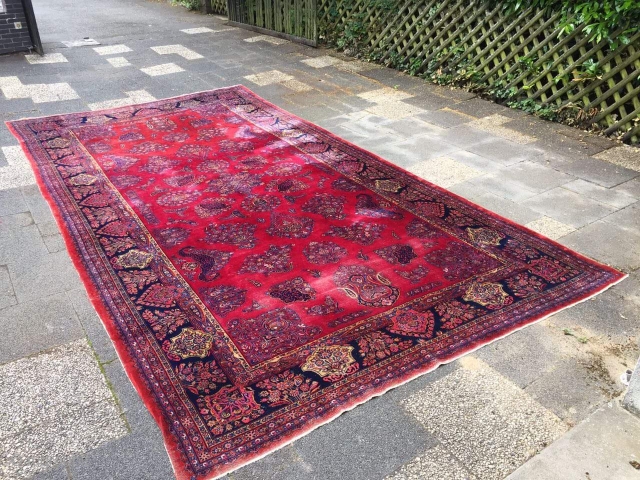 Extremly fine antique Kashan carpet with 520/270 cm. Demages, worn places, but no restoration or tinting.                 