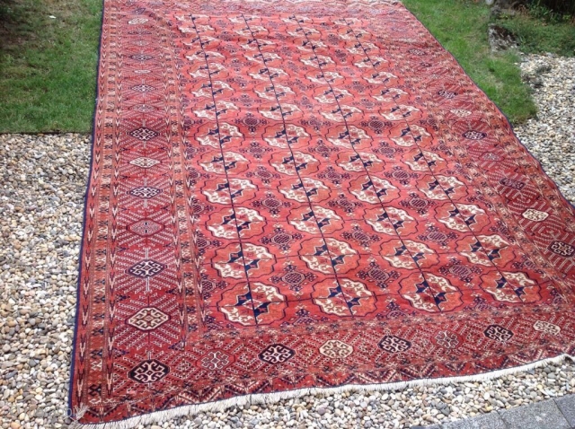 An antique Tekke carpet 315/210 cm. Signs of use.                        