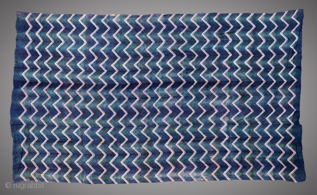 • LEHERIYA - WAVE OF COLOUR •

Tie and Dye Muslin(Cotton) Odhna, tri colour leheriya pattern with indigo base. Diagonal stripes created through this technique looks engaging in brilliant colour combinations. This Odhna  ...