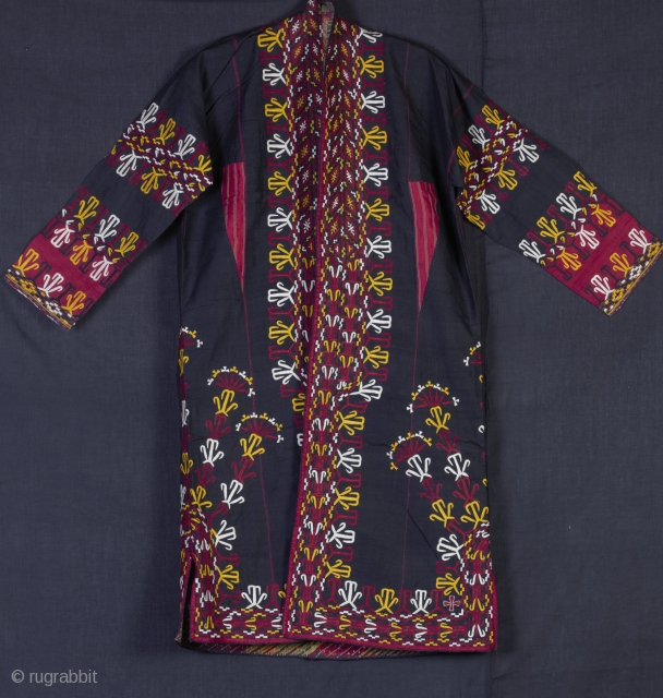 • CHYRPY •

This coat-veil (chyrpy) was often in cotton, embroidered with rows of stylised flowers, and among the Tekke its colour indicated the age of the weavers. Black is for a young  ...