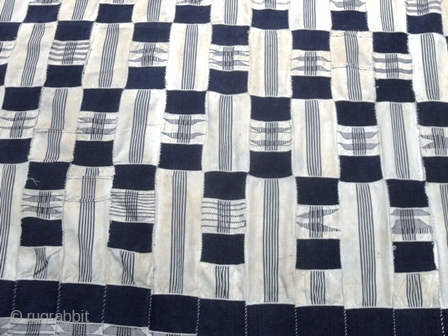 Ghana Textile  very good contidion around 100 years old even more old
size is 295 cm x 140 cm              
